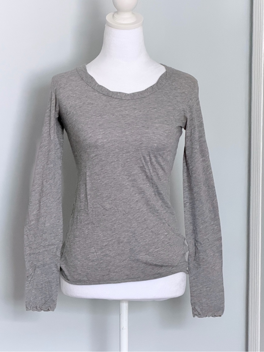 Banana Republic heather gray 100% cotton top Lettuce Edge Cuffs S